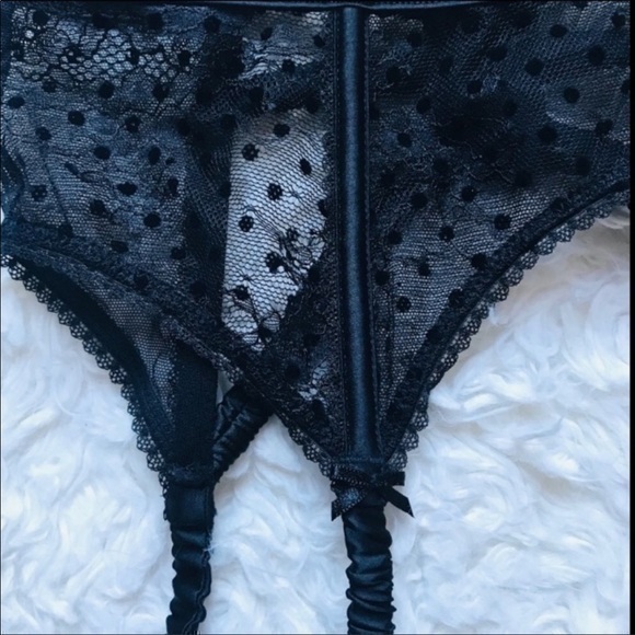 Victoria's Secret Lace Garter Belt - Picture 6 of 16